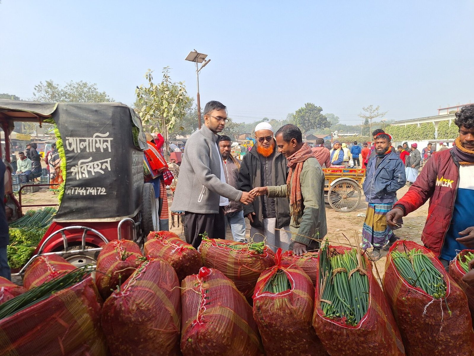 Cultivera discussing produce trade with a market operator in Bogra